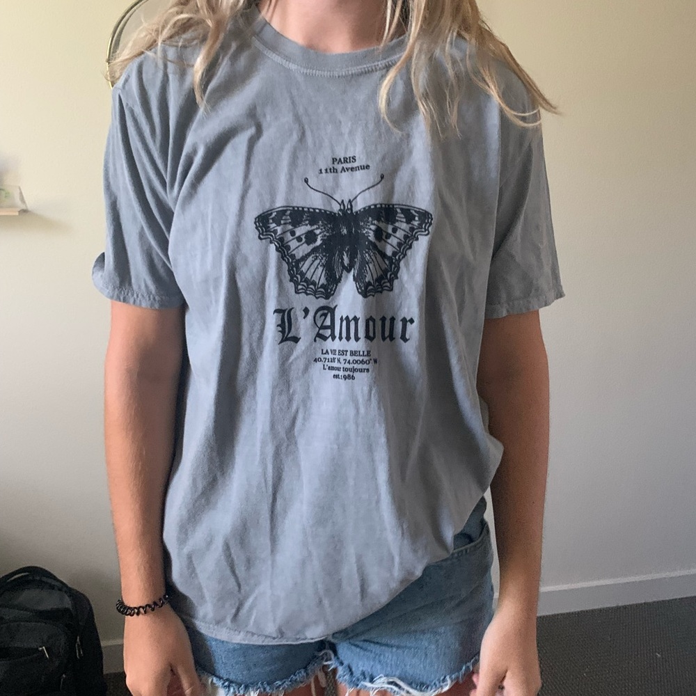 misguided size small graphic tee